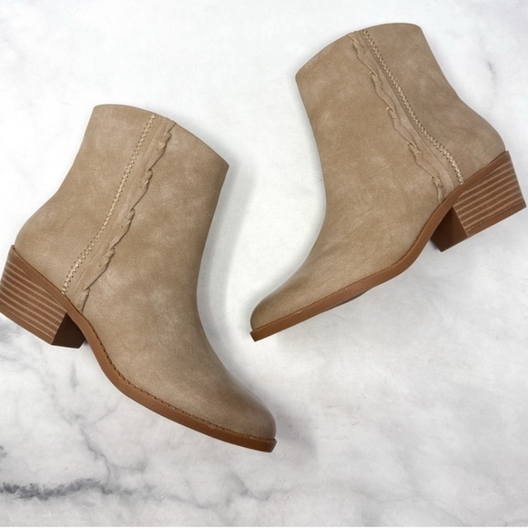 NWOT Lucky Brand Fakelle western ankle cowboy taupe Chelsea ankle boots size 9.5 - Picture 9 of 10